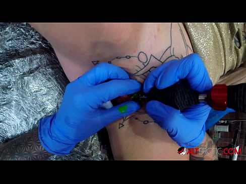 ❤️ Ekstreem tattooed hottie Sully Savage krige in tattoo op har klitoris ❌ Porno by ús fy.image-kassir.ru ☑