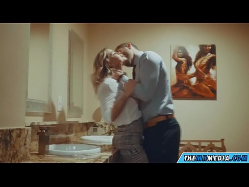 ❤️ As in busty blonde jo ferliedt yn in iepenbier toilet ❌ Porno by ús fy.image-kassir.ru ☑